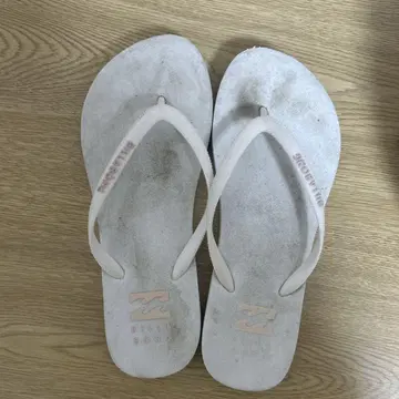 제가 2년 전에 신었던 샌들