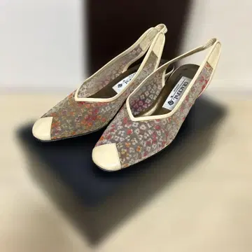 GRACIELA 플라워 패턴 샌들 23 cm EEE