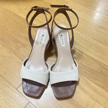 DIANA 앵클 스트랩 샌들
