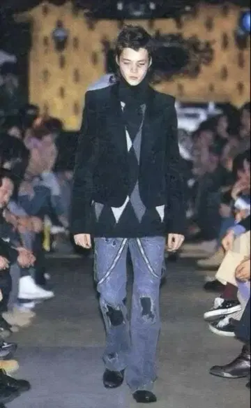 01aw '스탠다드기' NUMBER(N)INE grunge denim