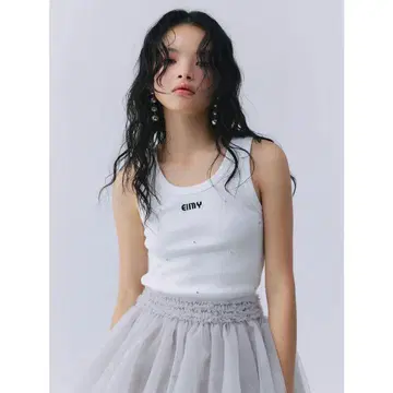 eimy istoire는 비쥬 탑스