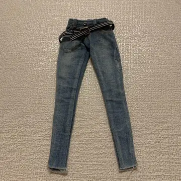 미사키의 데님 팬츠