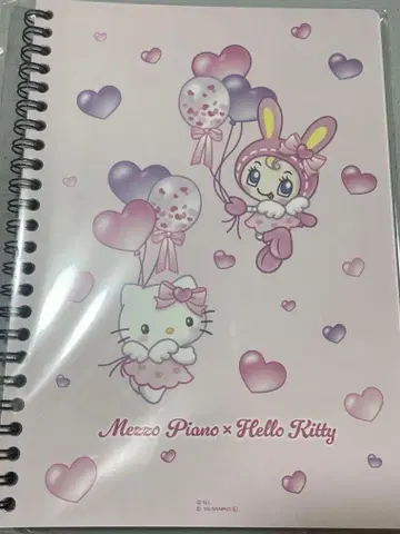 메조피아노 x 헬로키티 팝업 노트 엔젤