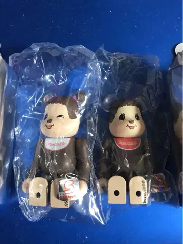 BE@RBRICK SERIES 50 베어브릭 몽치치 앞뒷면