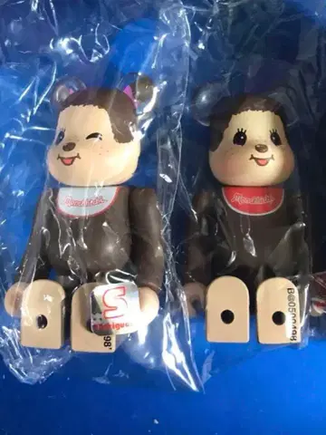 BE@RBRICK SERIES 50 베어브릭 몽치치 앞뒷면