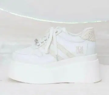 로제 뮤즈 스니커즈