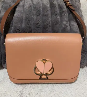 Kate Spade 하트 모티브 숄더백