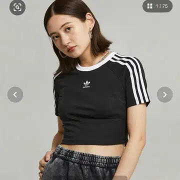 adidas 블랙 반팔 티셔츠 XS