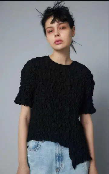 [컨디션 최상] HeRIN.CYE Many gather 검정 반팔 상의