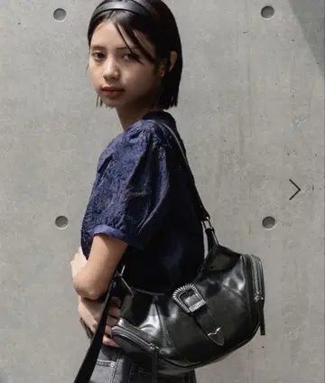 택 포함 새상품 PAGEBOY 하프문 벨트 숄더 블랙