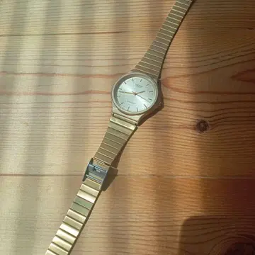 CASIO 쿼츠 골드 손목시계