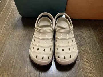 카키색 통풍 클로그 샌들