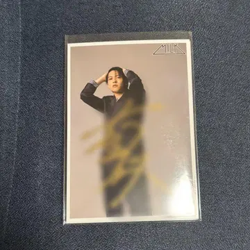 M!LK 요시다 진토 생탄 브로마이드 사인