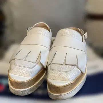스타카토 샌들