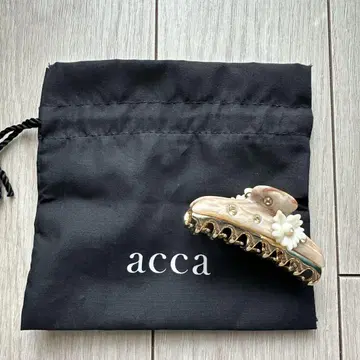 acca 꽃 모티브 헤어 클립