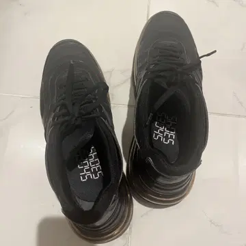 53045 스니커즈