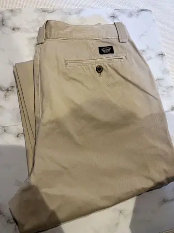 다커스 치노 팬츠