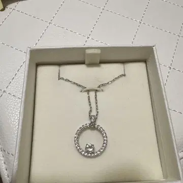 스와로브스키 크리스탈 원형 펜던트 목걸이
