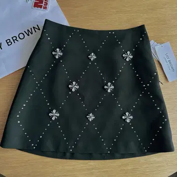 Lily Brown CANDY STOCK 플라워 비쥬 미니 스커트