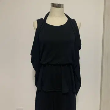 [택 포함 새상품] 슬리브리스 블랙 원피스 F 사이즈