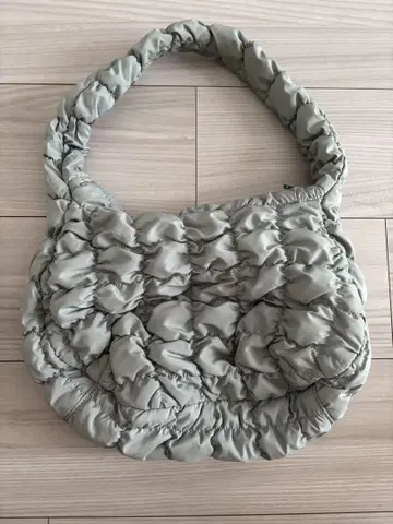 COS 퀼트 백