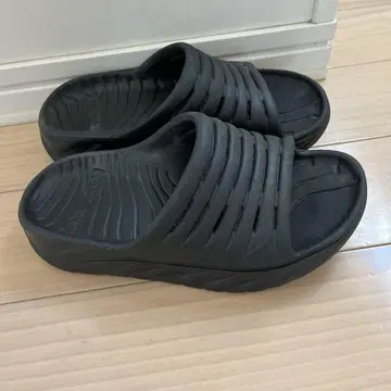 HOKA ONE ONE 블랙 샌들 통굽 24cm