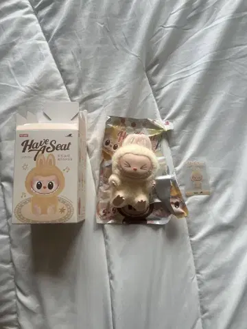 LABUBU Have a Seat 봉제 인형 토끼 귀 포함