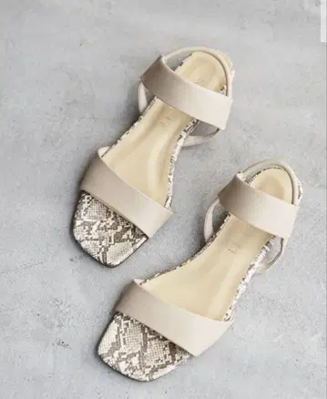 [ LE TALON ] 2cm 고무 스트랩 샌들