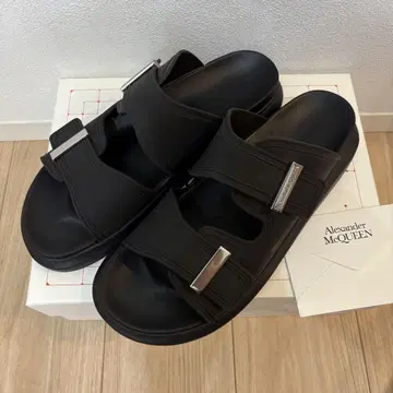 Alexander McQueen 블랙 샌들