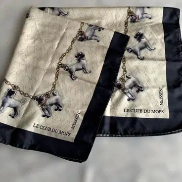 새상품급 MEISSEN 마이센 퍼그 강아지 패턴 스카프
