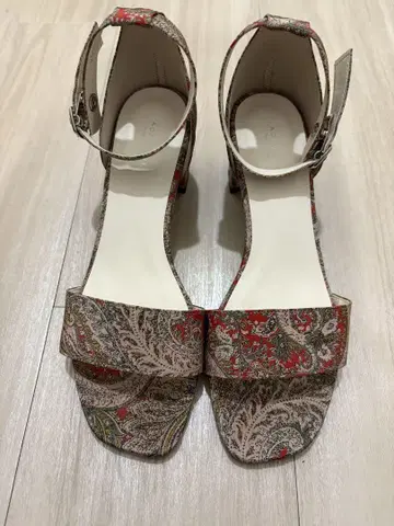 페이즐리 무늬 중간 힐 샌들 24cm