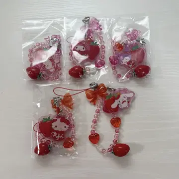 산리오 딸기 신문 시크릿 스트랩