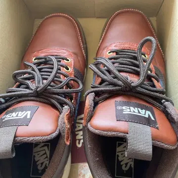 VANS 브라운 하이컷 스니커즈