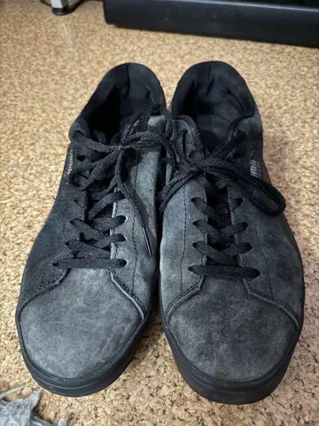 Puma Suede 블랙스 스니커즈 26.5