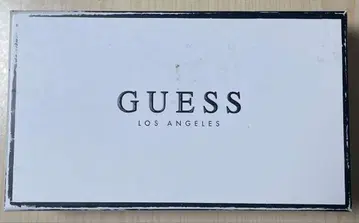 GUESS 네이비 로고 프린트 3단 폴더형 지갑