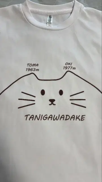 다니가와다케 TANIGAWADAKE 토마네코 오키네코 티셔츠