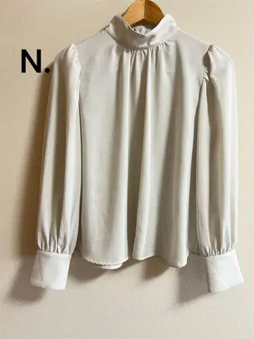 N. 내추럴 뷰티 베이직 화이트 하이넥 블라우스 M