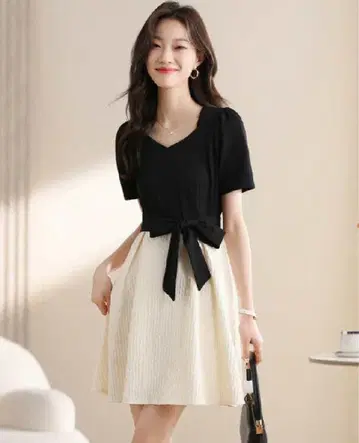 블랙 앤 화이트 무릎 기장 원피스 반팔 허리 리본 포함