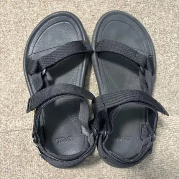 Teva 블랙 스포츠 샌들