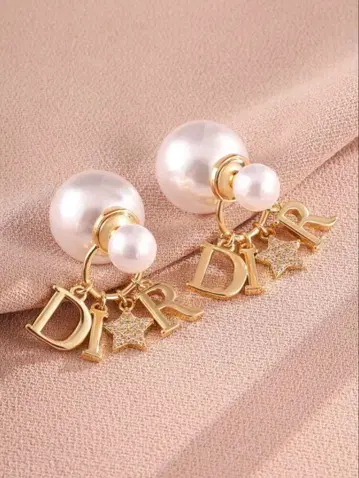 [새상품] D 로고 펄 스톤 스타 귀걸이 골드