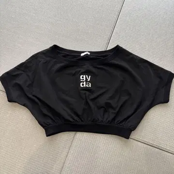gyda 크롭 T셔츠 블랙