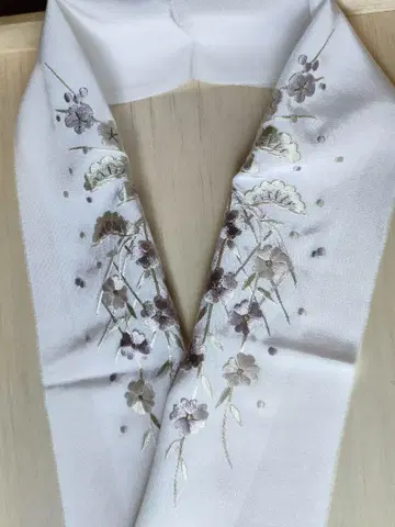 반에리 송죽매 자수