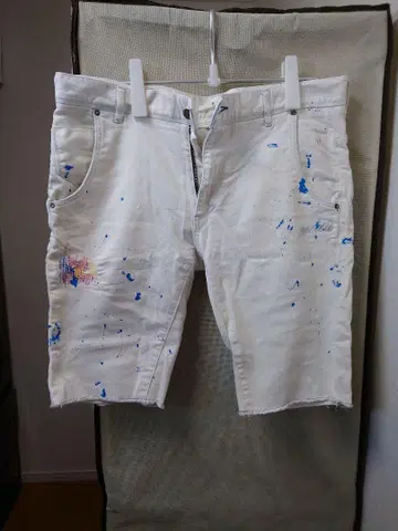 eJEANS 화이트 페인트 가공 숏팬츠 4