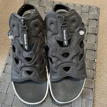 리복 인스타 펌프 퓨리 샌들 24cm
