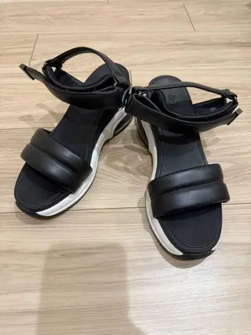 +diana 스포츠 샌들