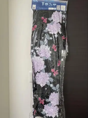 꽃무늬 유카타와 빨간색 오비 세트