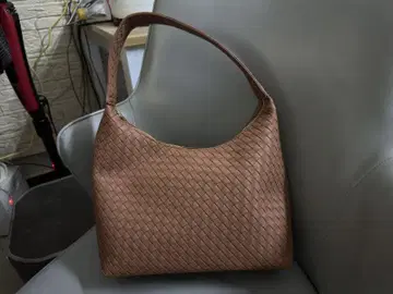 브라운 땋은 가죽 숄더백