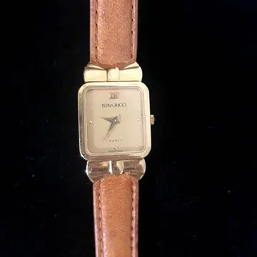 NINA RICCI 니나리치 스퀘어 손목시계/골드