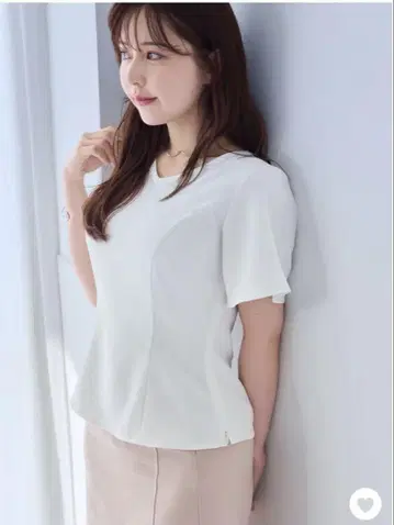 overE 스트레치 플레어 슬리브 블라우스 96 사이즈 화이트