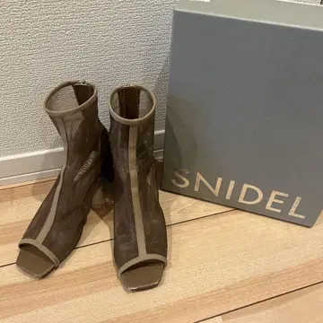 SNIDEL 브라운 오픈토 부츠